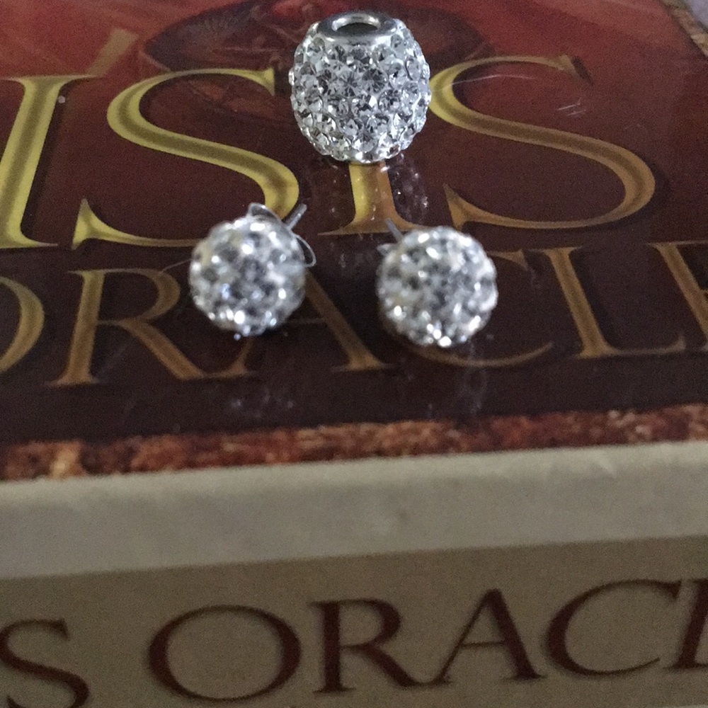 Diamond Pendant & Earring set ❤️